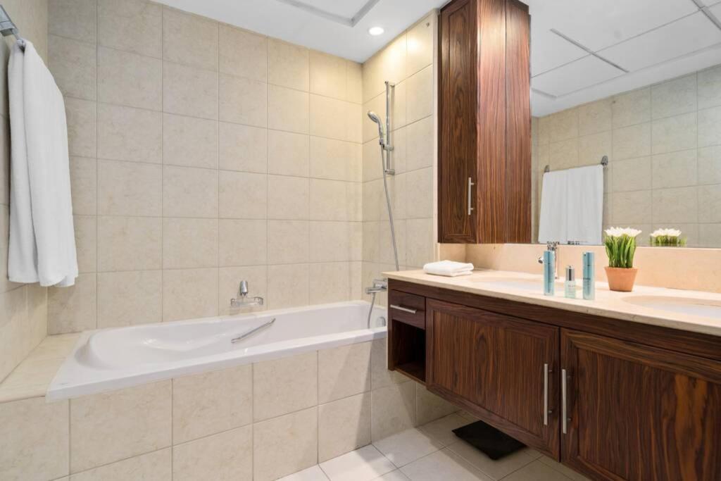 Spectacular Burj & Fountain View - Luxurious 3 Bedrooms & Maids Room - The Residences Дубай Екстериор снимка